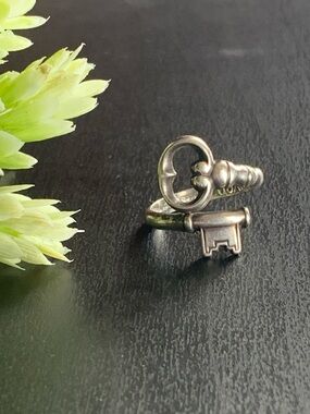 Avon Sterling Skeleton Key Silver Ring 1976 Vintage The Secret Key